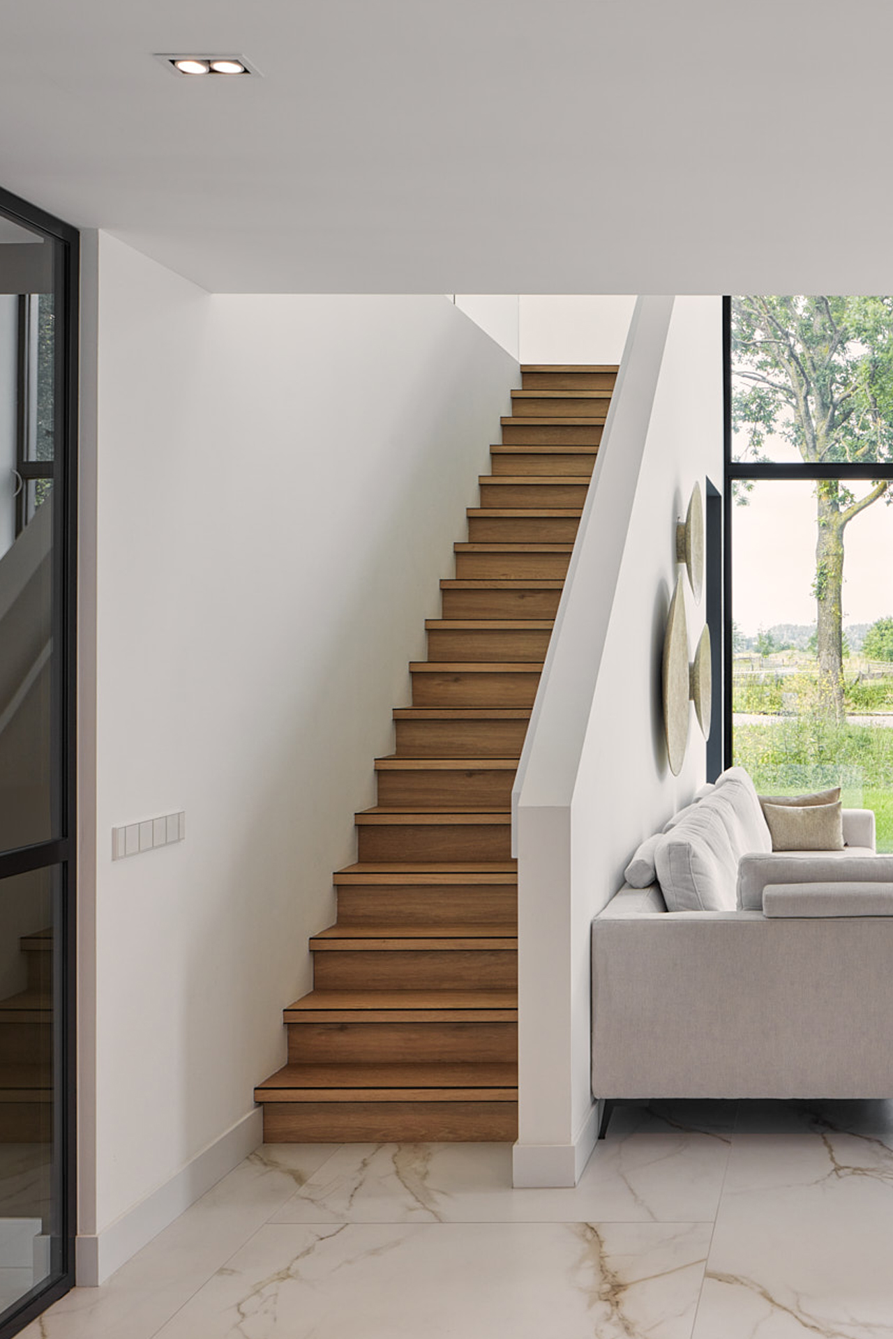 Maxim-Winkelaar-houen-trap-in-woning