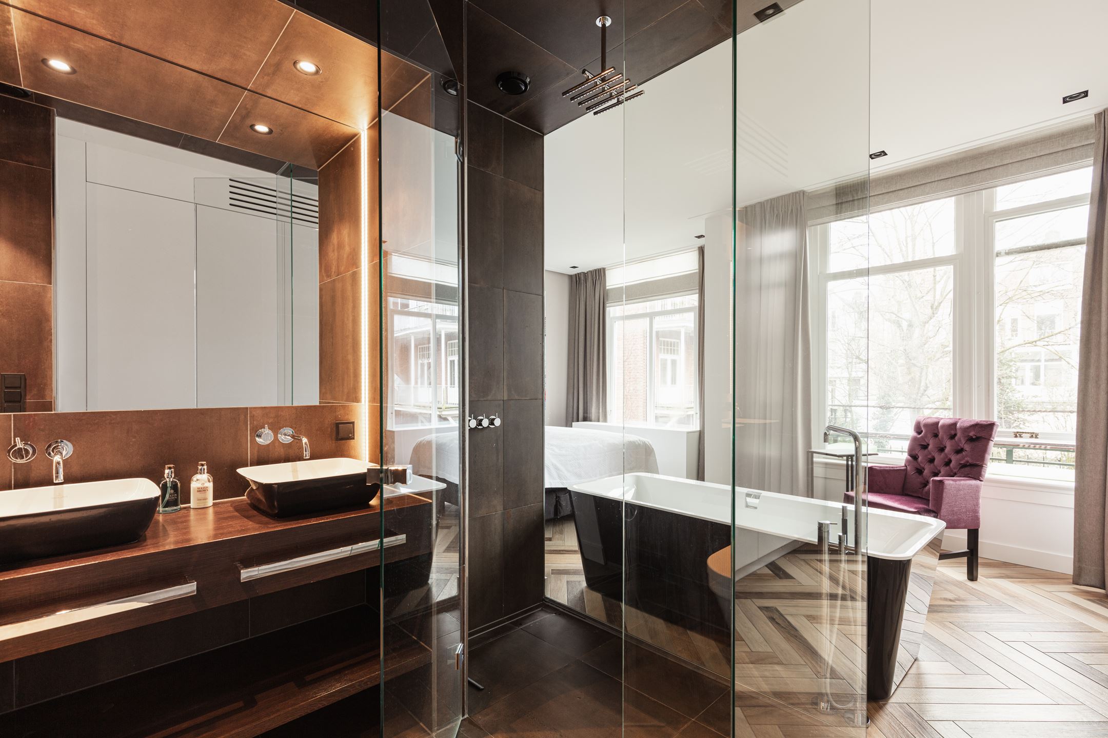 Ensuite badkamer met inloopkast architect amsterdam.