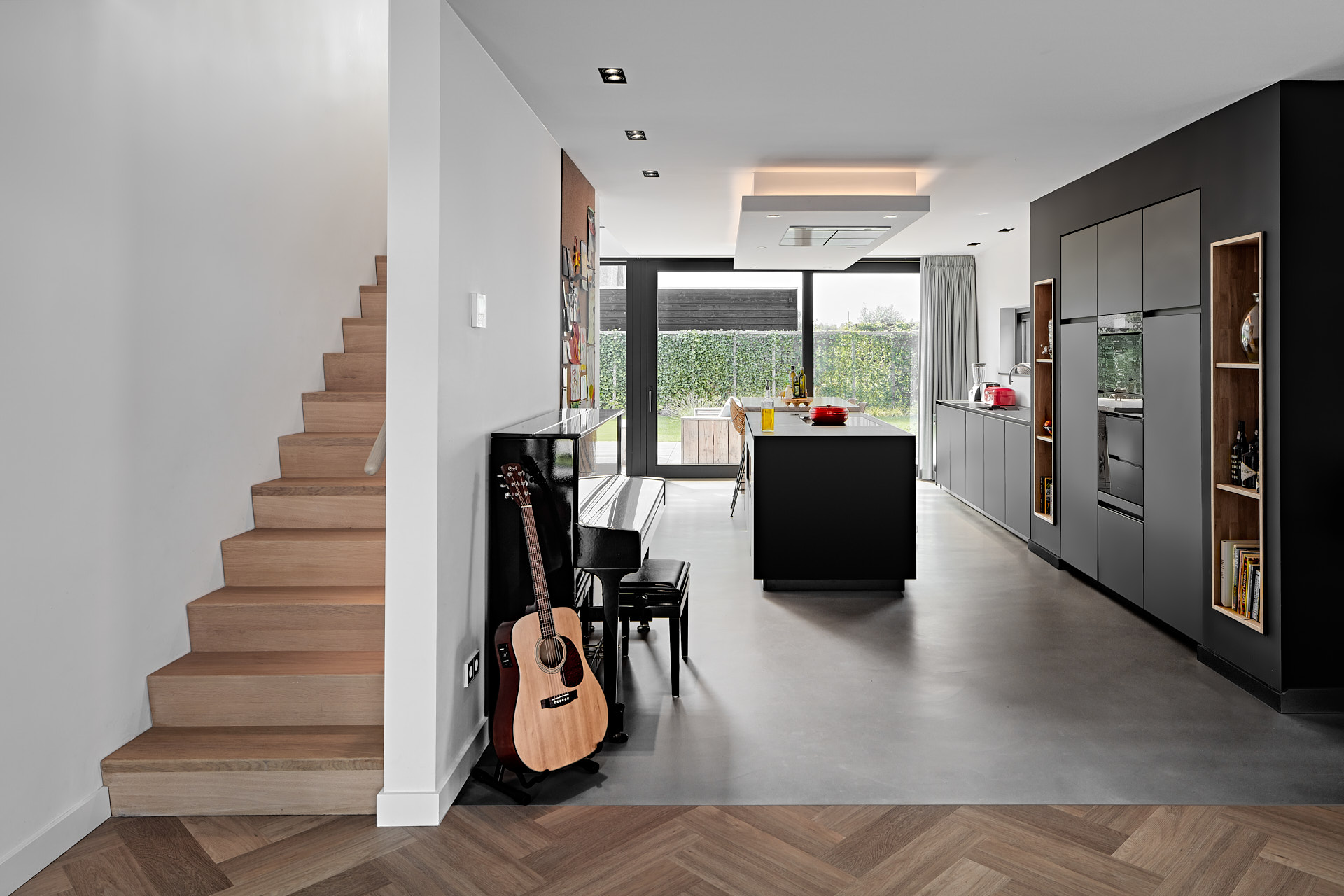 Moderne schuurwoning met rietenkap en houten gevel door architect Maxim Winkelaar uit Hilversum. Moderne schuurwoning met rietenkap en houten gevel door architect Maxim Winkelaar uit Hilversum.