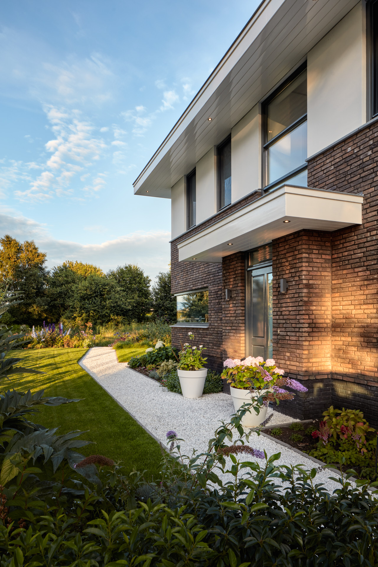 Moderne jaren 30 nieuwbouw woning in Vinkeveen door architect Maxim Winkelaar