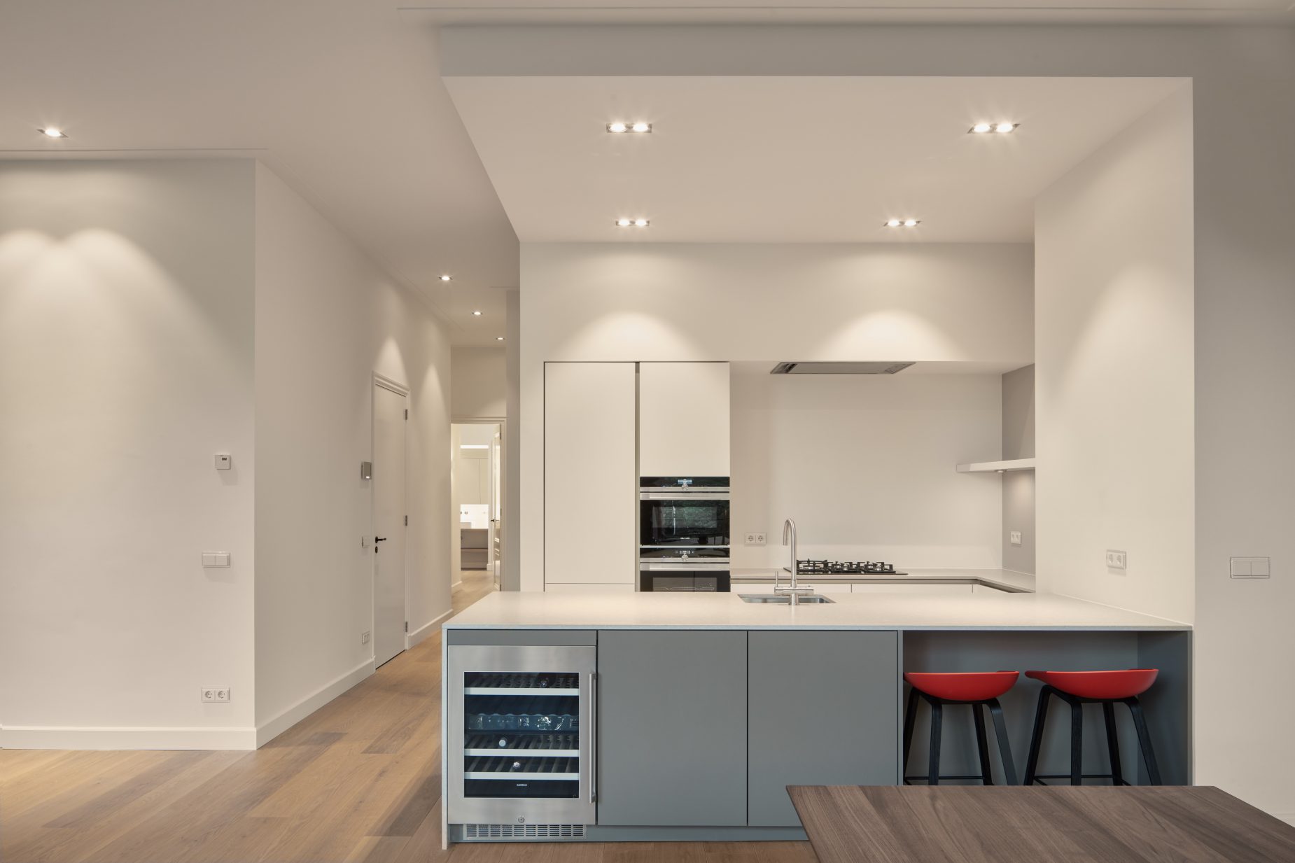 Grachtenpand-3- Amsterdam-3 Renovatie van een grachtenpand aan de Oudezijds Voorburgwal in centrum van Amsterdam naar 5 luxe appartementen.