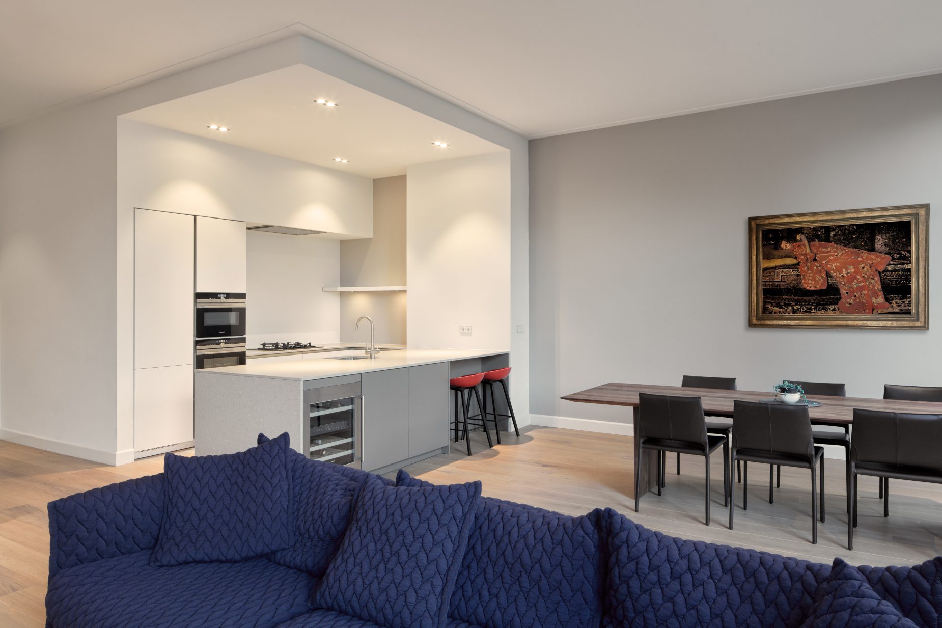 Grachtenpand-3- Amsterdam-4 Renovatie van een grachtenpand aan de Oudezijds Voorburgwal in centrum van Amsterdam naar 5 luxe appartementen.