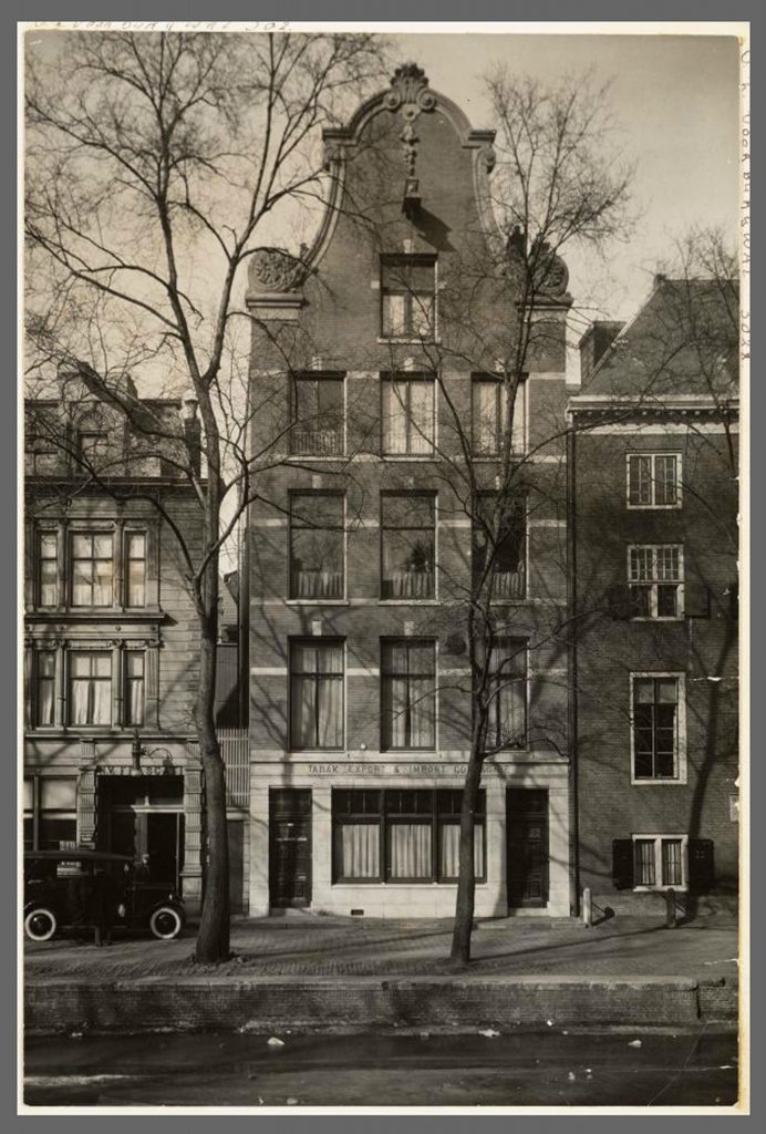 Renovatie van een grachtenpand aan de Oudezijds Voorburgwal in centrum van Amsterdam naar 5 luxe appartementen.