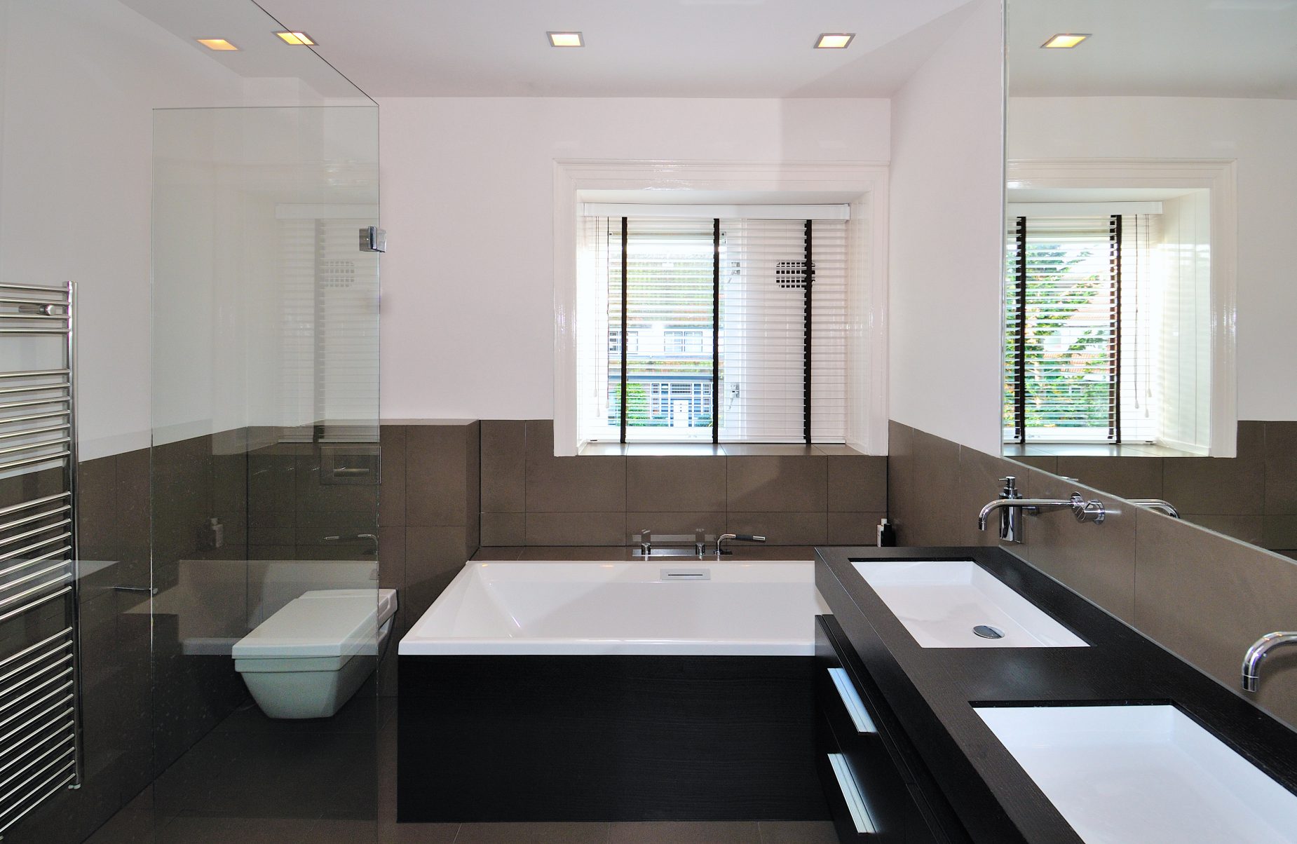 Huis-Bussum-10 Verbouwen van jaren 30 woning in Brediuskwartier Bussum door architect Amsterdam Maxim Winkelaar. Stalen deuren en Siematic keuken.