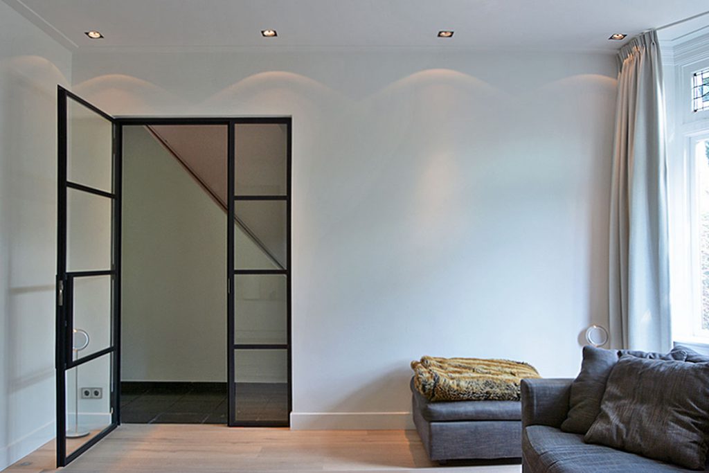 Huis-Bussum-3 Verbouwen van jaren 30 woning in Brediuskwartier Bussum door architect Amsterdam Maxim Winkelaar. Stalen deuren en Siematic keuken.