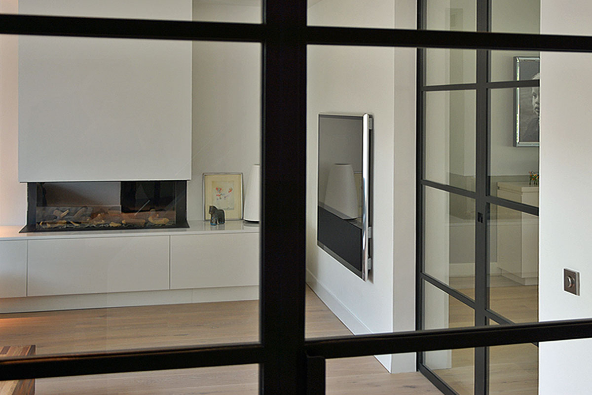 Huis-Bussum-5 Verbouwen van jaren 30 woning in Brediuskwartier Bussum door architect Amsterdam Maxim Winkelaar. Stalen deuren en Siematic keuken.