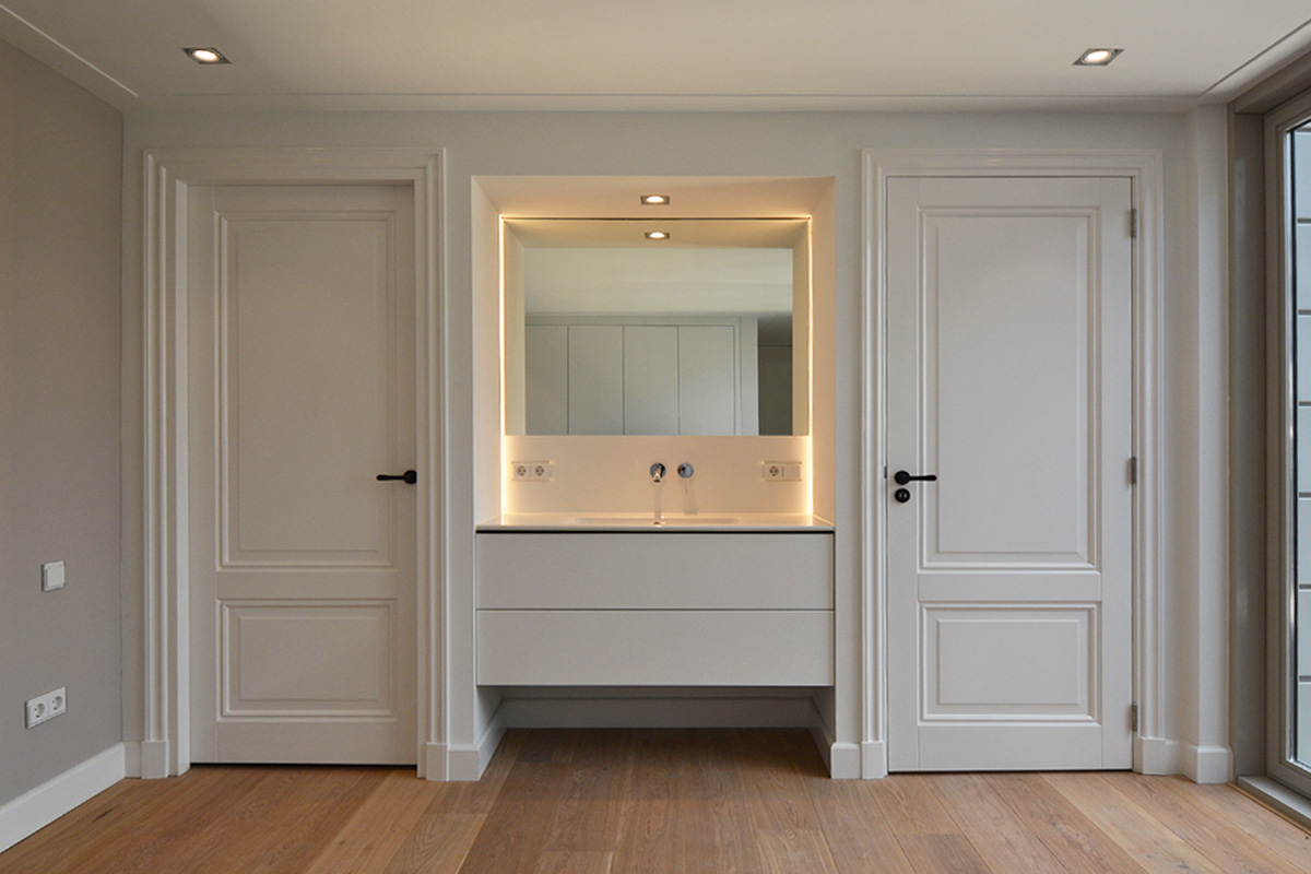 Interieurachitect_amsterdam Renovatie van een grachtenpand aan de Oudezijds Voorburgwal in centrum van Amsterdam naar 5 luxe appartementen.