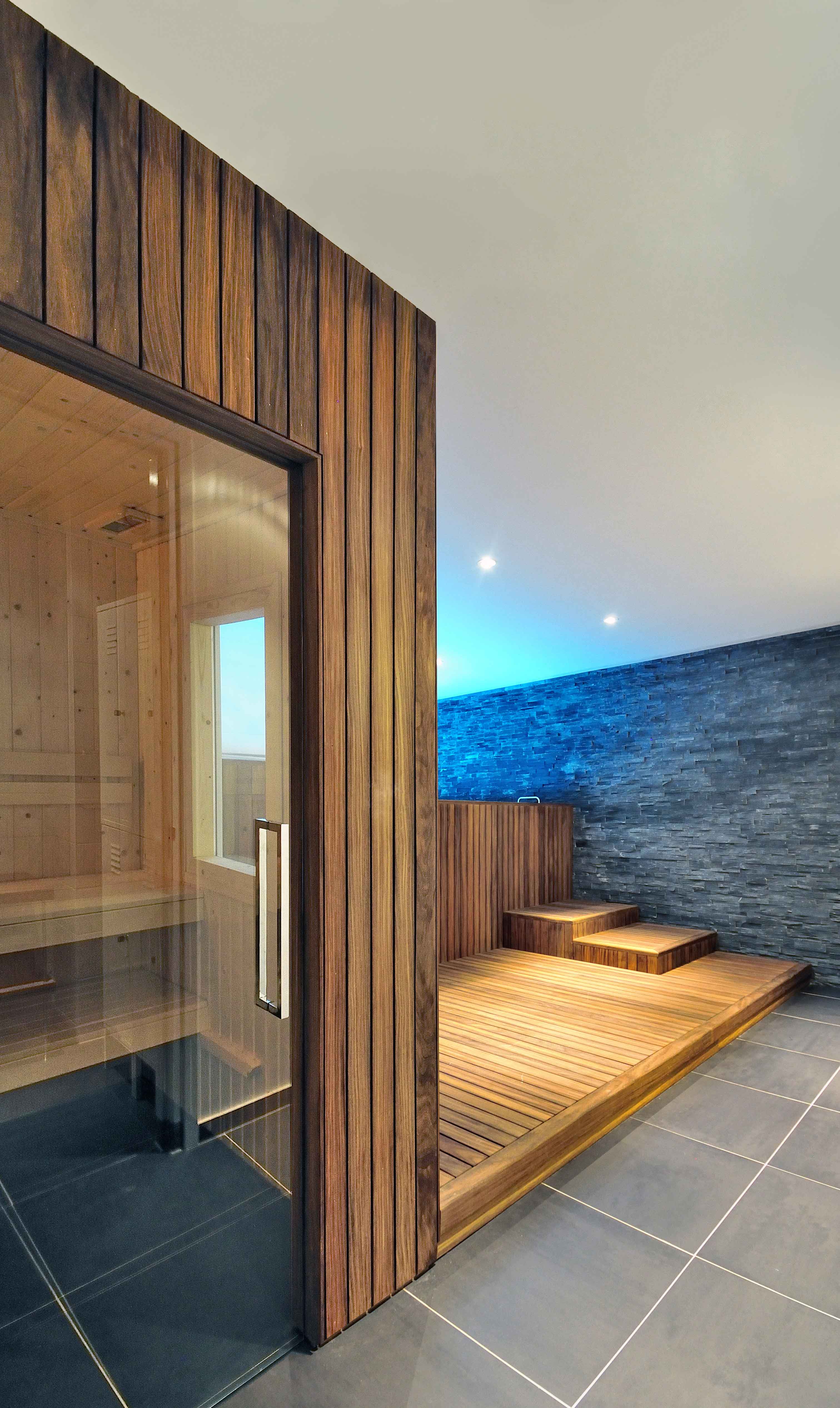 Maxim Winkelaar-Villa-Zeist-3 Ontwerp voor spa wellness in villa zeist door amsterdamse architect maxim winkelaar. Zwembad met tegenstroom en houten sauna.