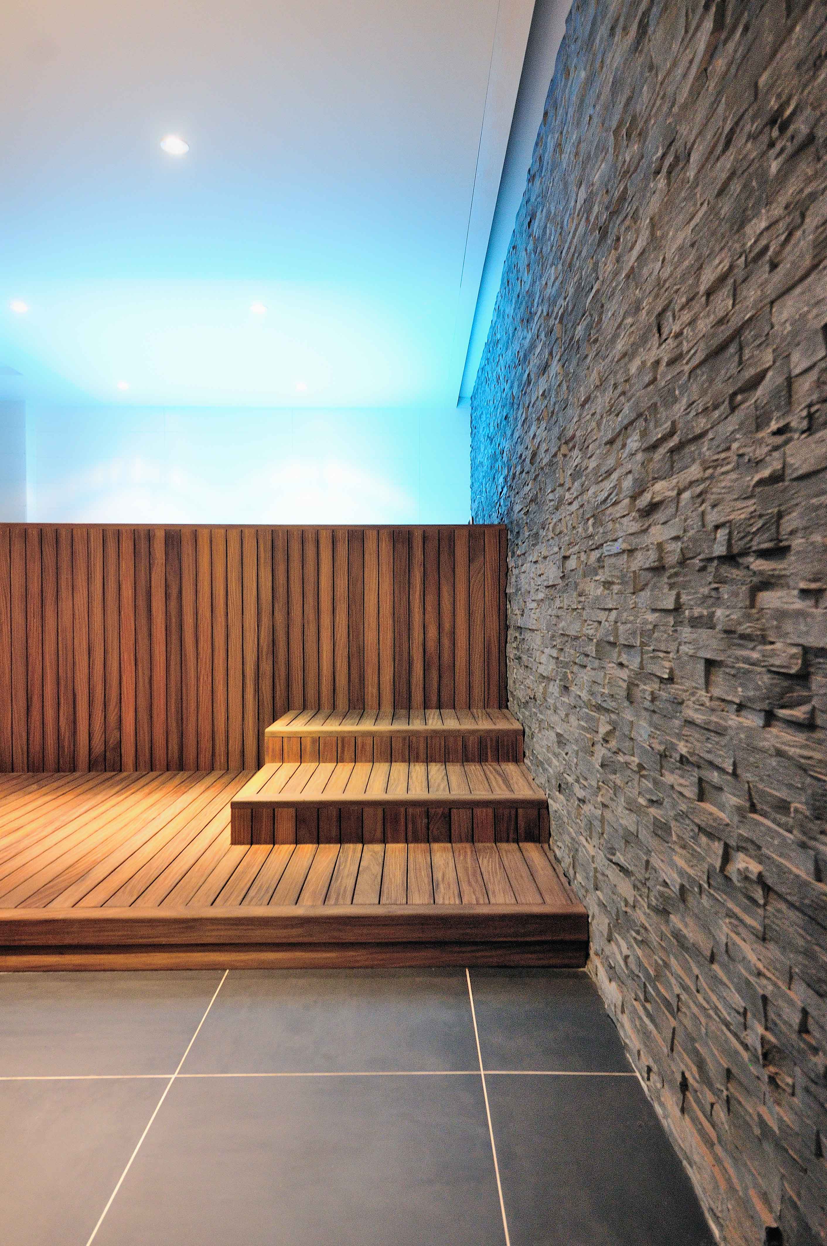 Maxim Winkelaar-Villa-Zeist-5 Ontwerp voor spa wellness in villa zeist door amsterdamse architect maxim winkelaar. Zwembad met tegenstroom en houten sauna.