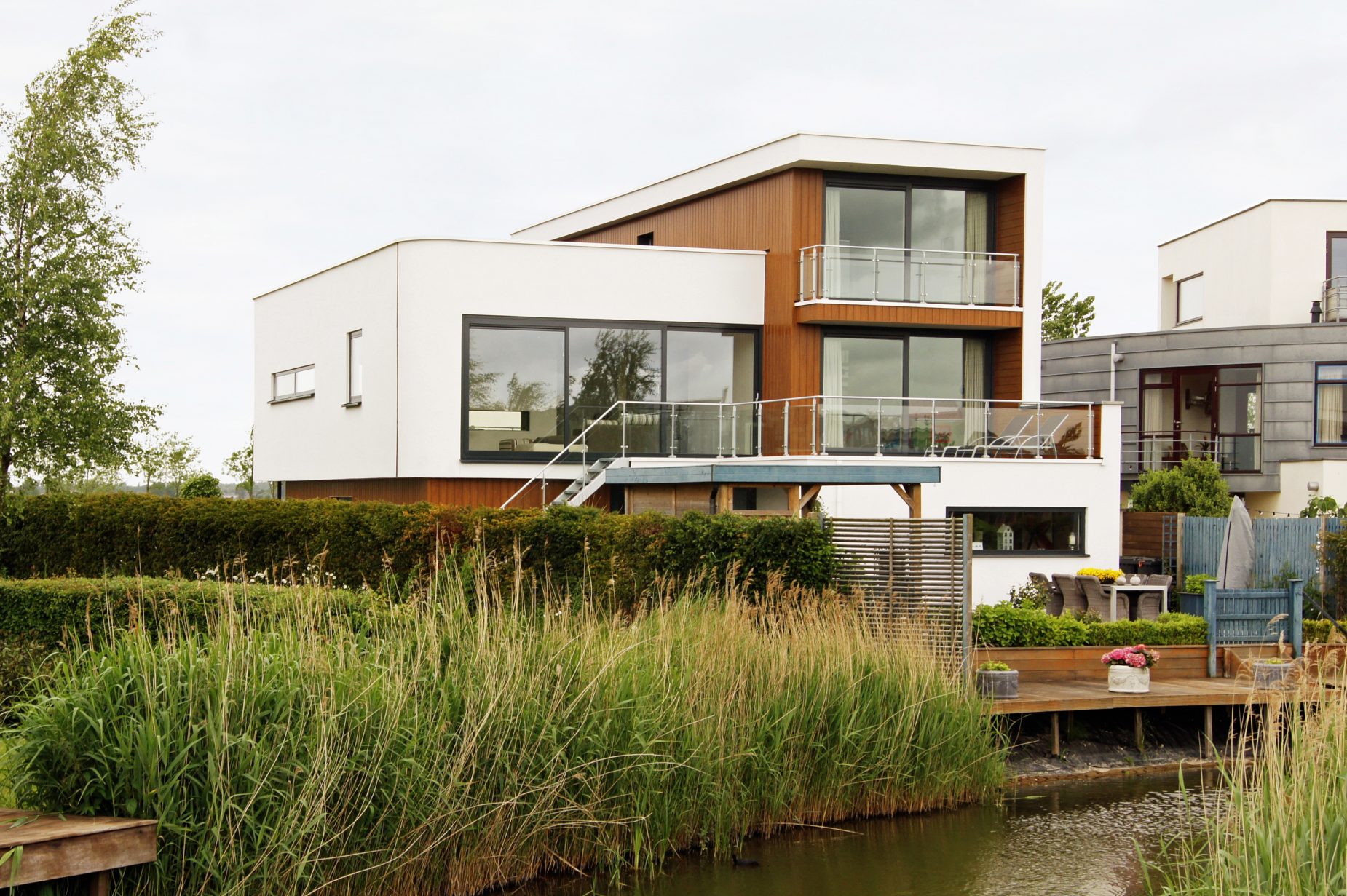 Villa Zotermeer moderne achtergevel Architect Zoetermeer, Rotterdam en Den Haag Maxim Winkelaar ontwerp voor nieuwbouwwoning met rondingen.