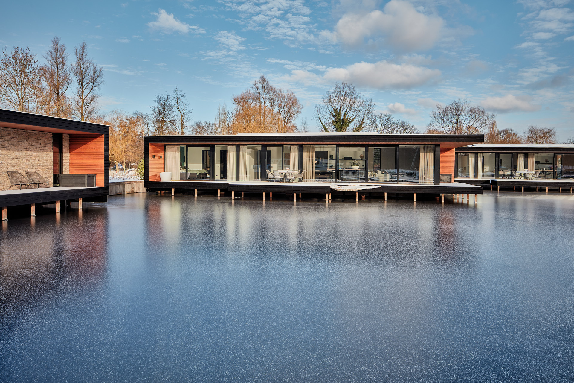 Vier waterwoningen Kortenhoef Haven Lake Villa door architect Maxim Winkelaar