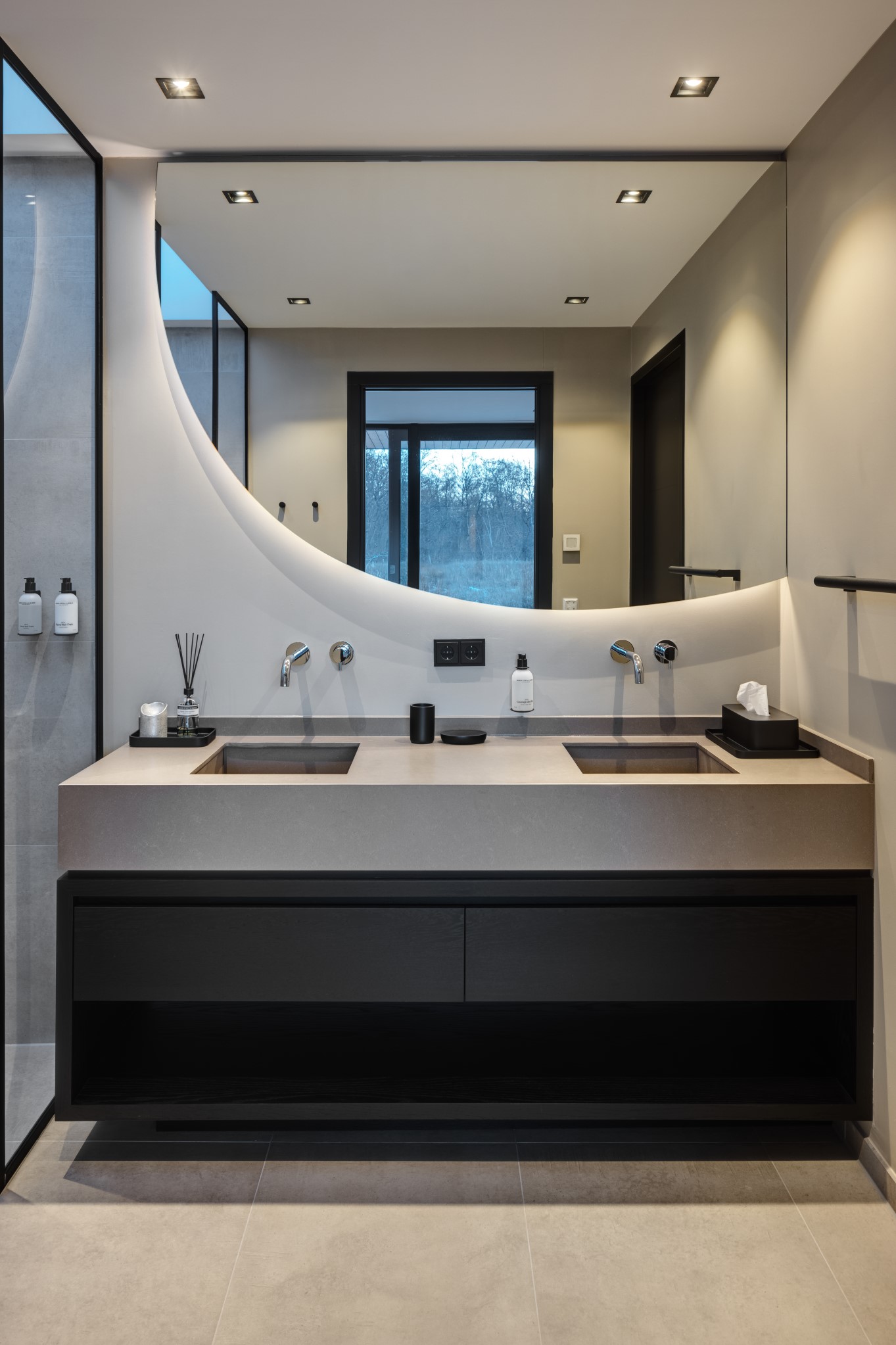 Haven Lake Village_badkamer Badkamer van Haven Lake Village in Kortenhoef ontwerp door interieurarchitect Maxim Winkelaar.