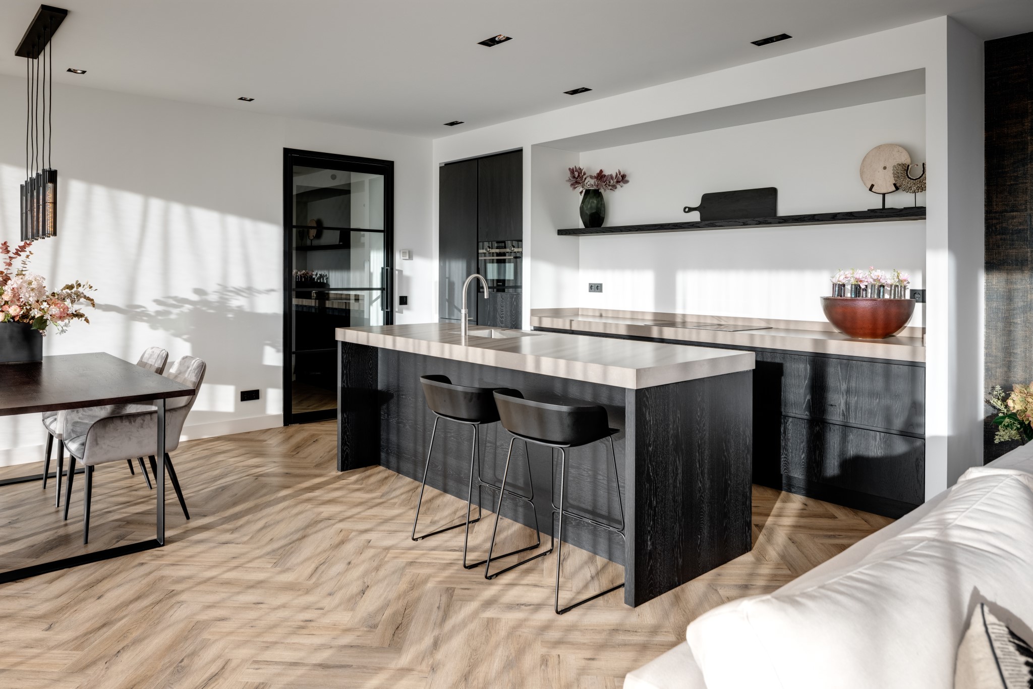 Haven Lake Village_keuken Keuken van Haven Lake Village in Kortenhoef ontwerp door interieurarchitect Maxim Winkelaar.