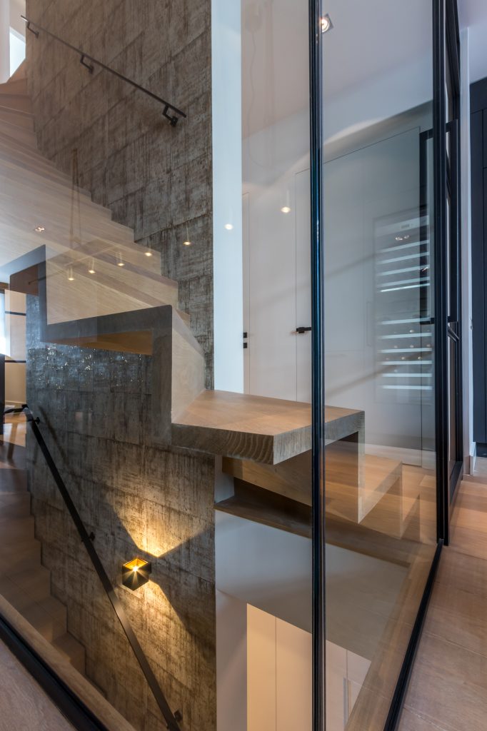 Huis-Amsterdam-Oud-Zuid-4-6 Renovatie van woonhuis in Amsterdam Oud Zuid met stalen portalen en eiken zwevende trap.